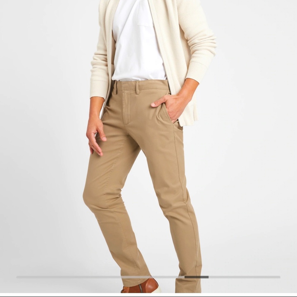 Banana Republic men’s khaki pants